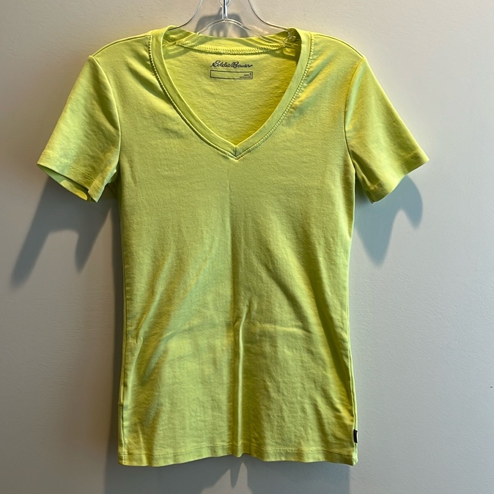 EUC Eddie Bauer Women’s Green Favorite Short Sleeve V-Neck T-Shirt, S